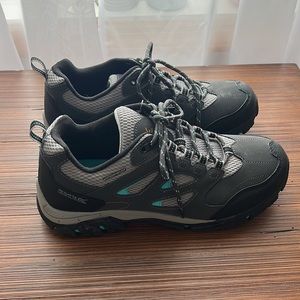 Regatta Great Outdoors weatherproof hikers size 9